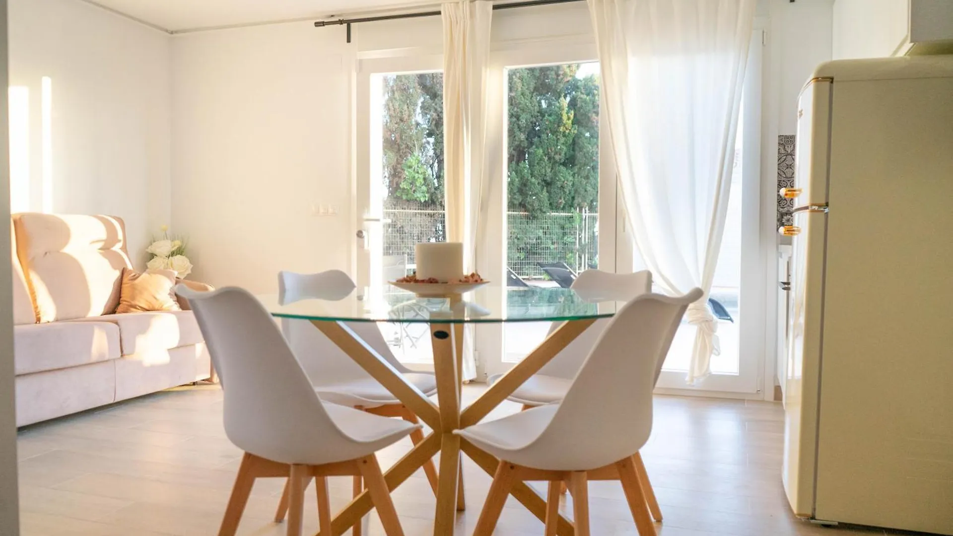 Villas Costa Del Sol 베나자라프 펜션